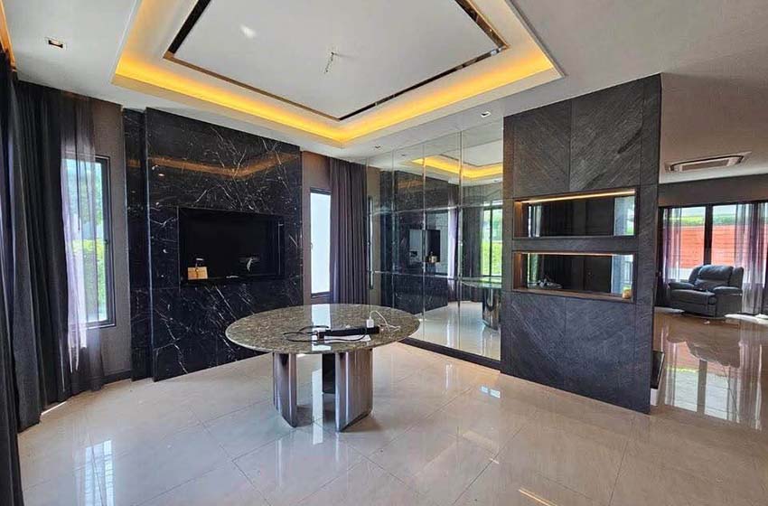 House with Shared Pool in Chaengwattana (near Nichada Thani) 